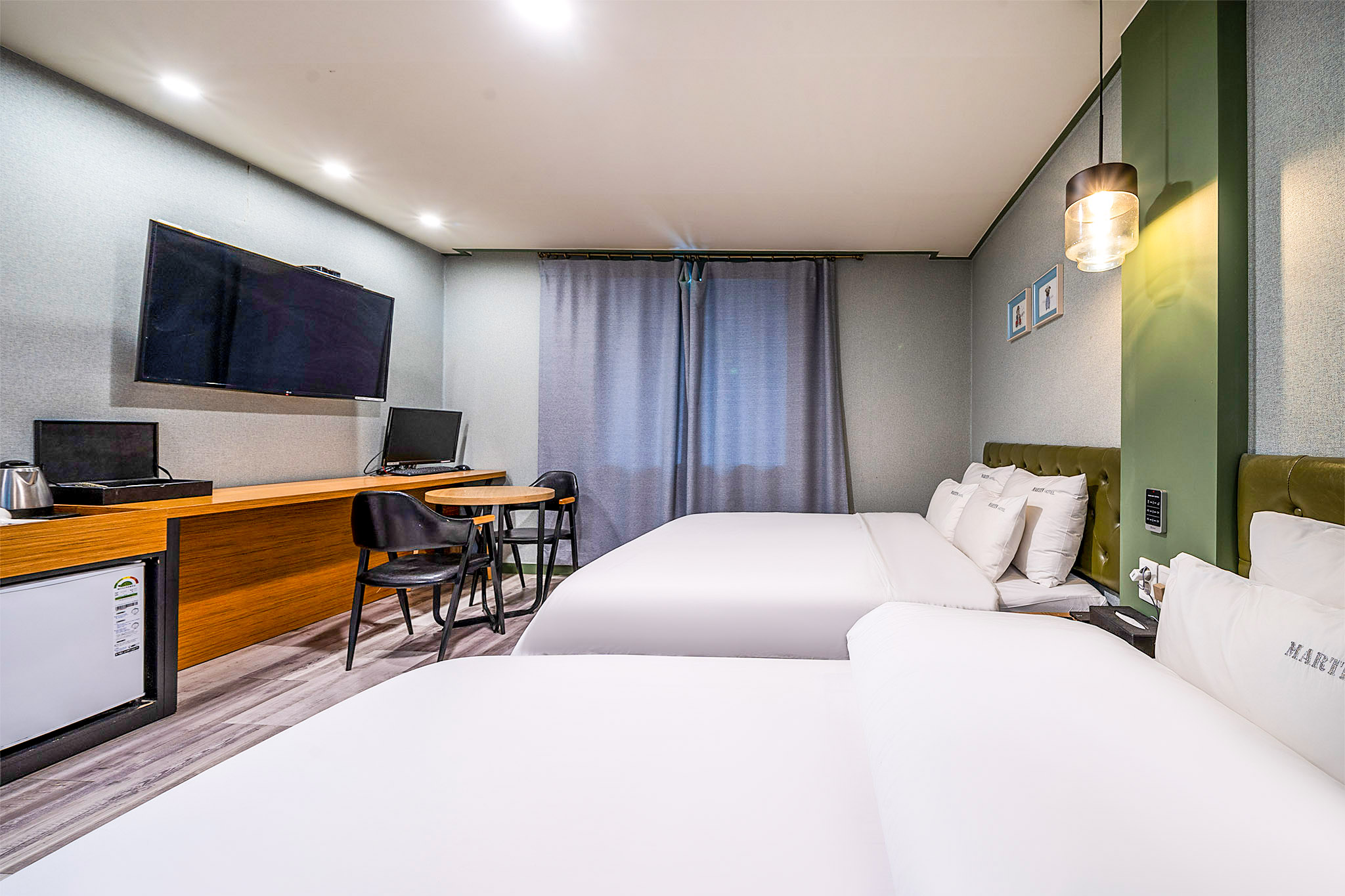 room detail thumbnail 1