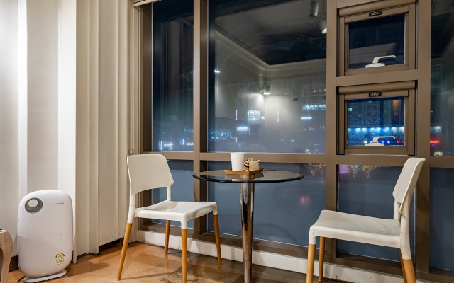 room detail thumbnail 1