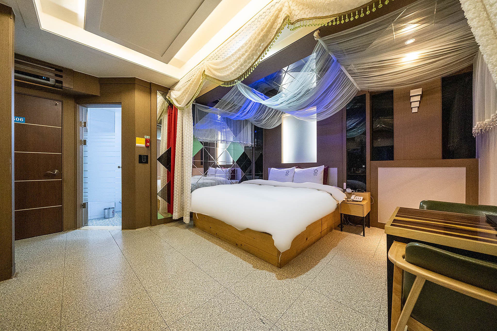 room detail thumbnail 0