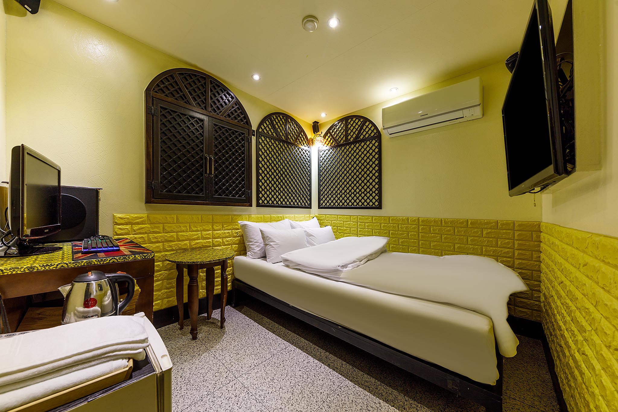 room detail thumbnail 1