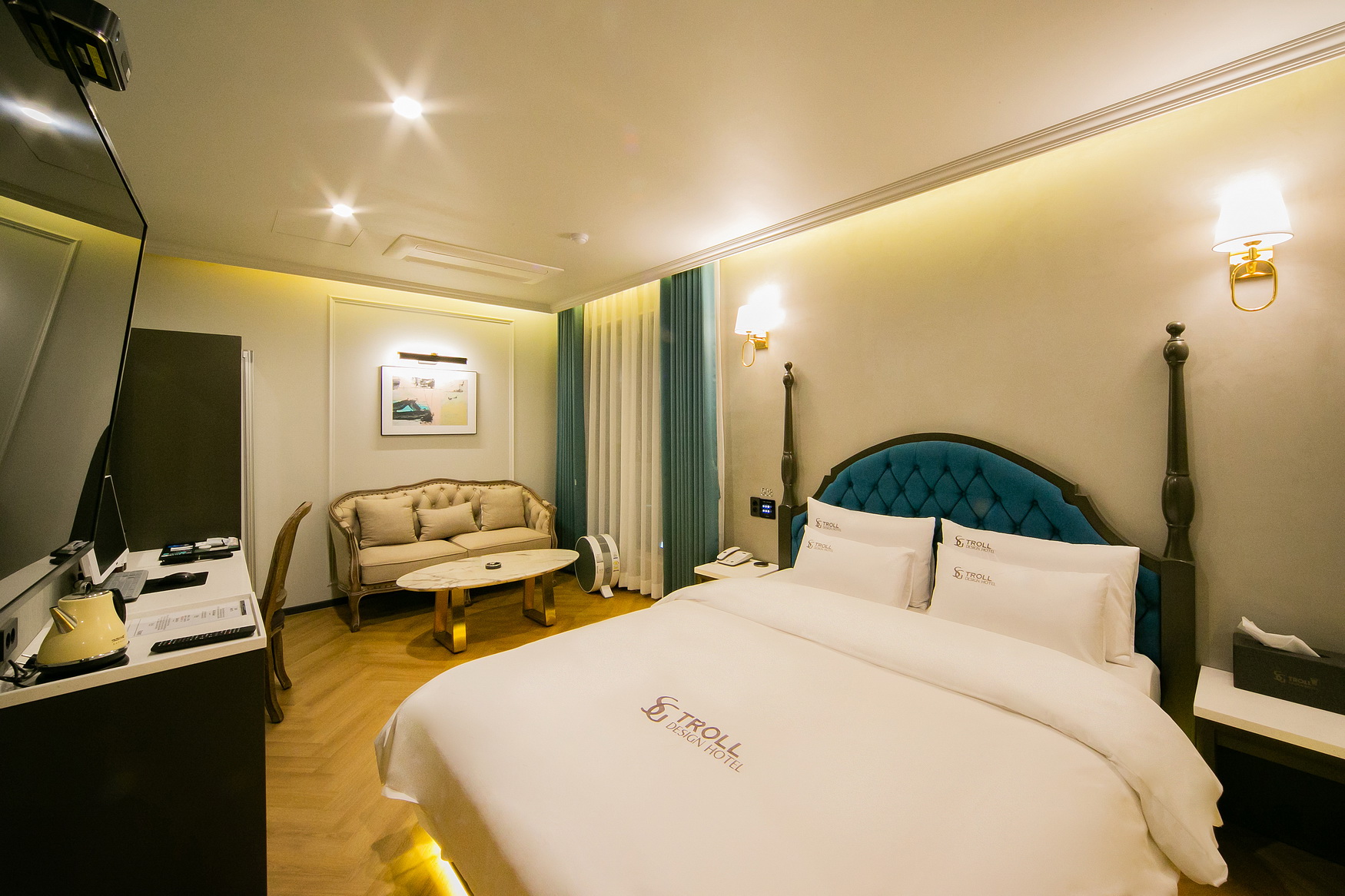 room detail thumbnail 1