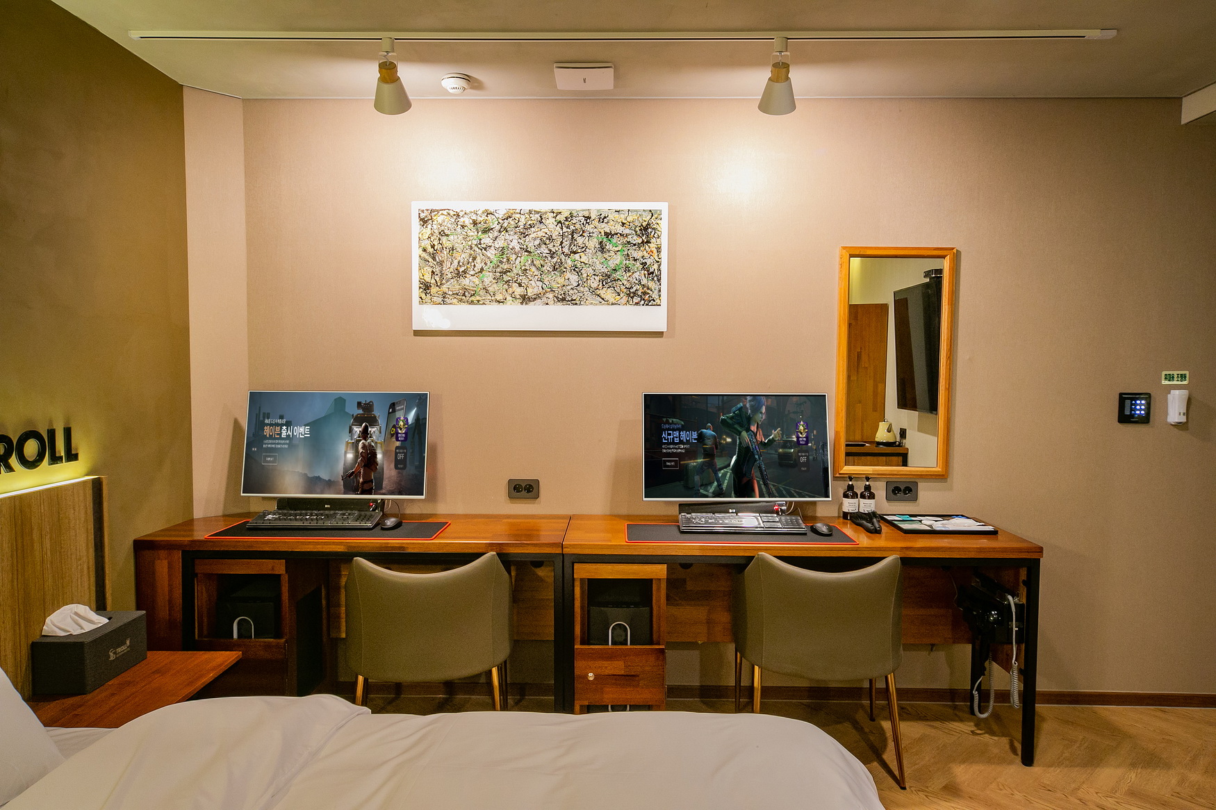 room detail thumbnail 2