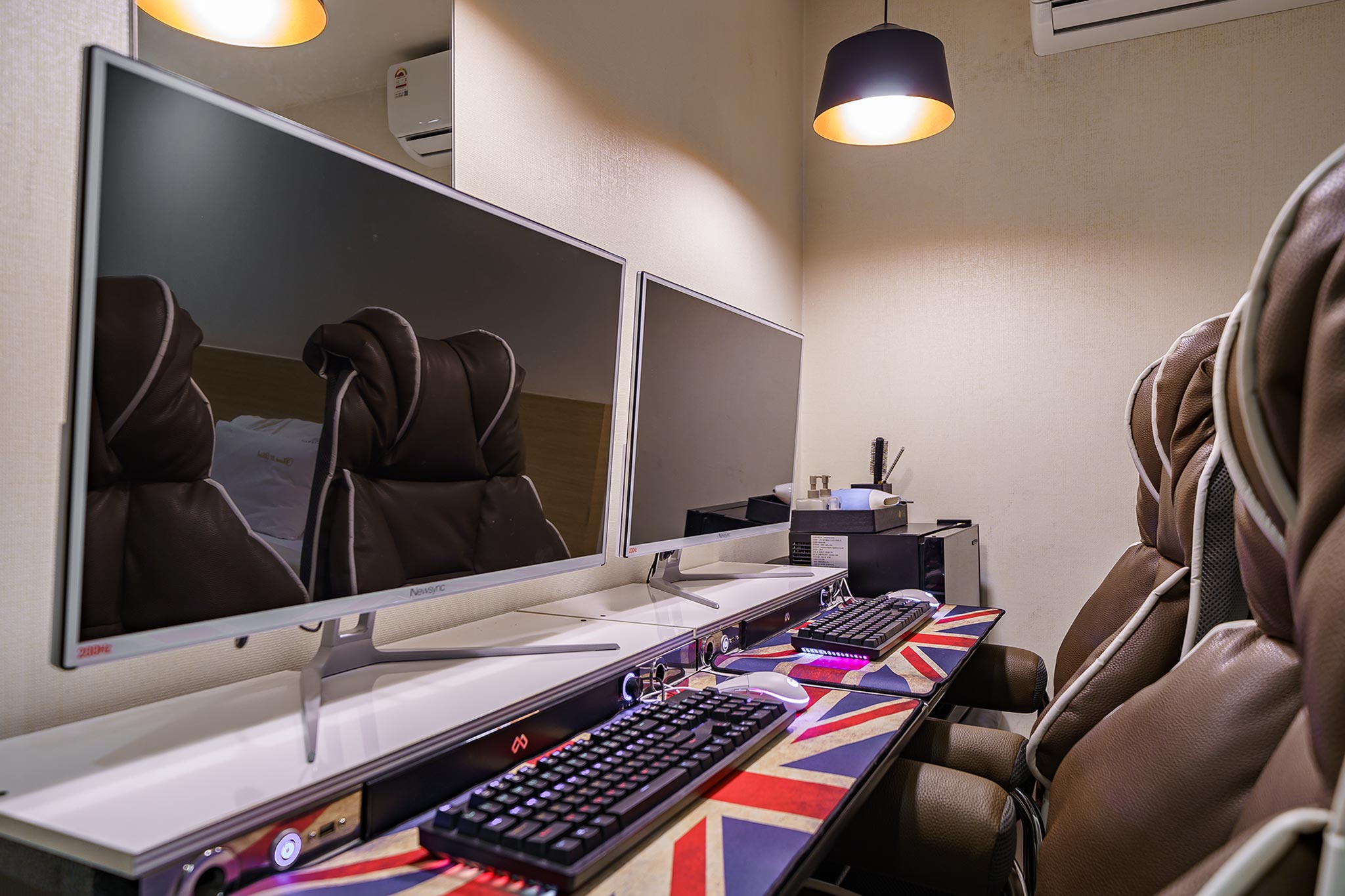 room detail thumbnail 1