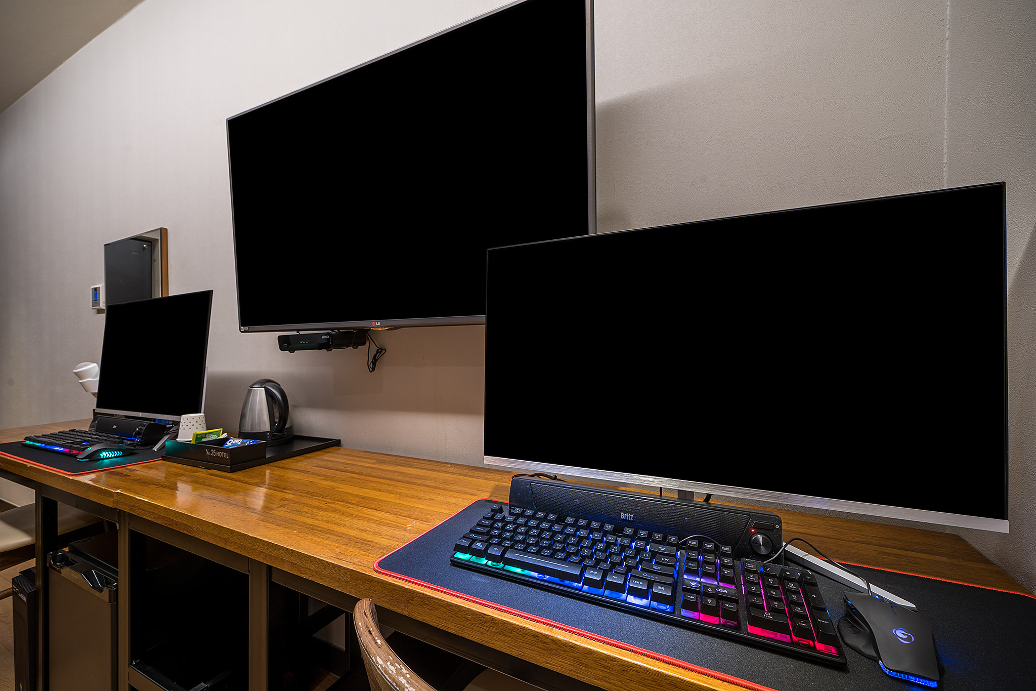 room detail thumbnail 2