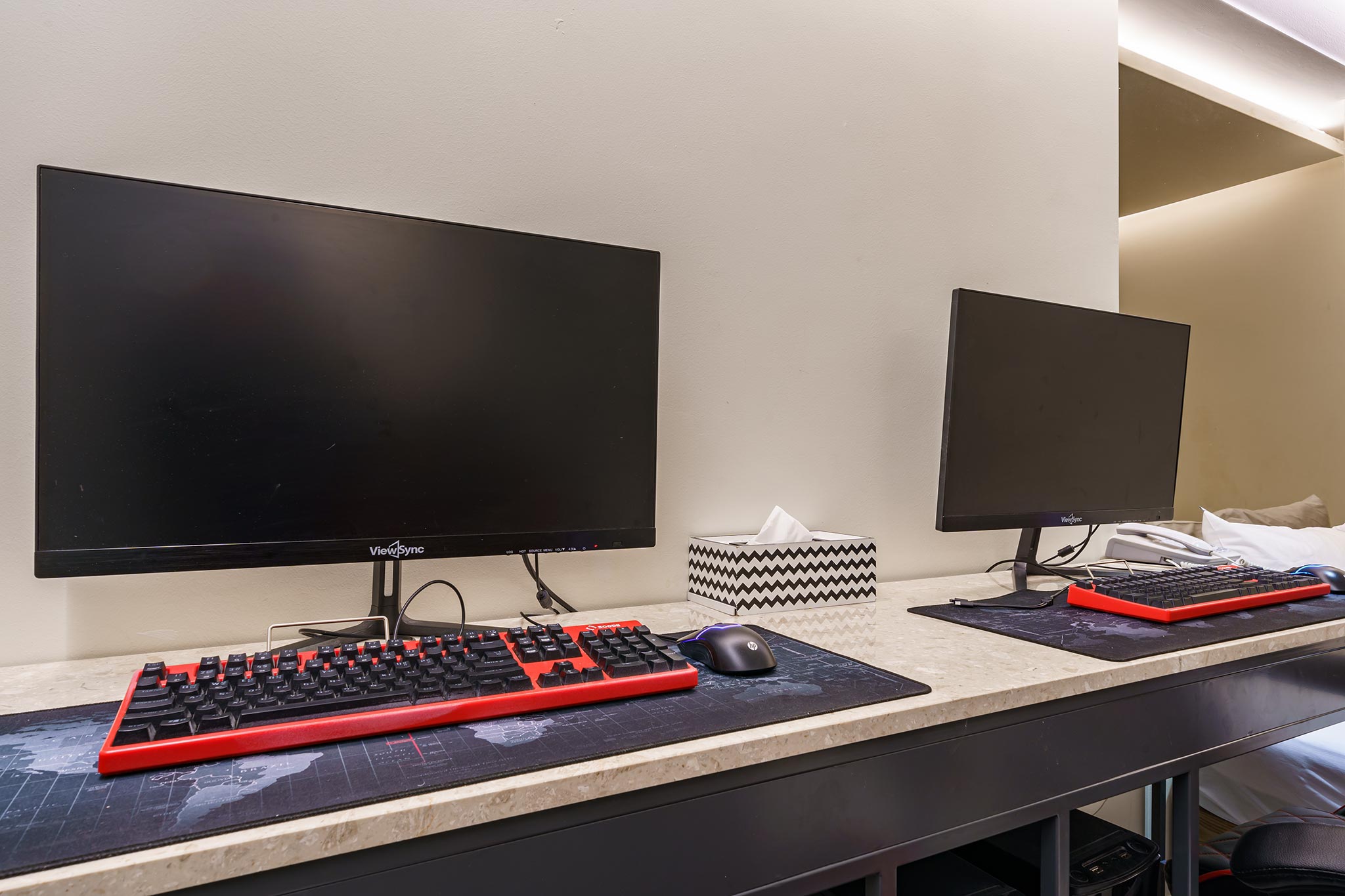 room detail thumbnail 2