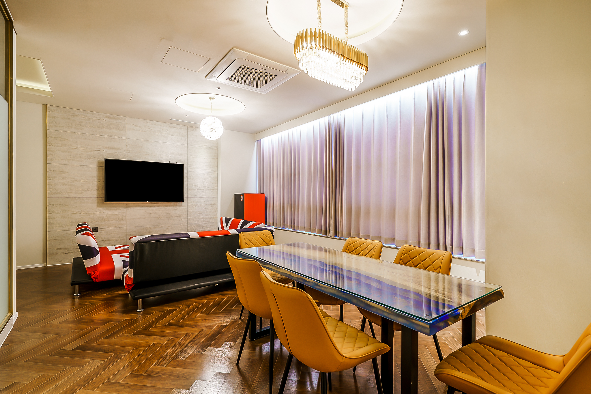 room detail thumbnail 1