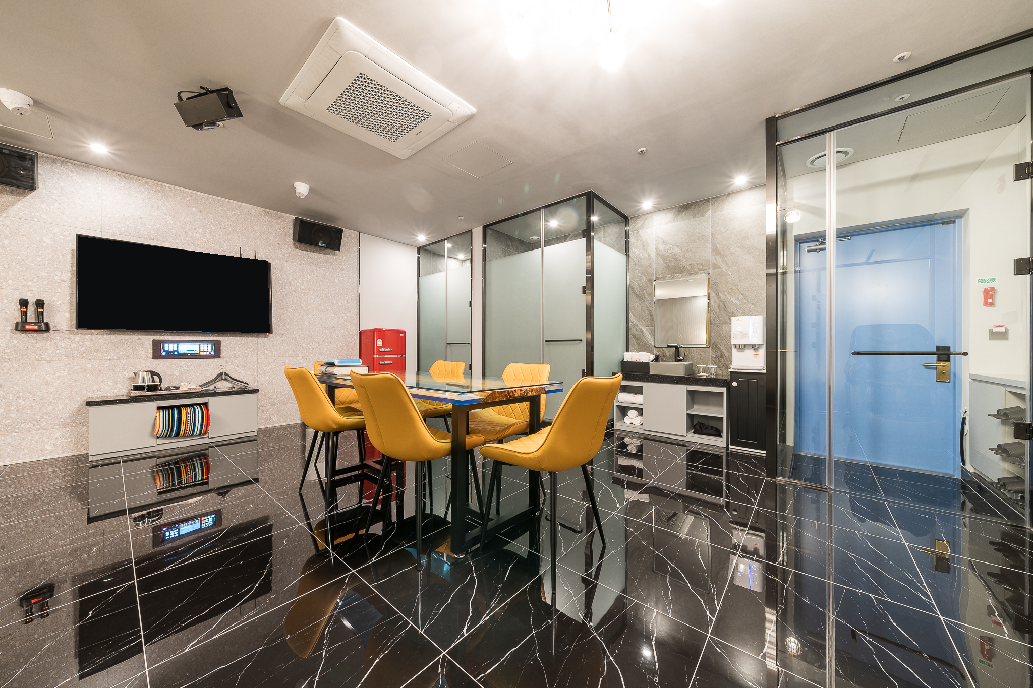 room detail thumbnail 1