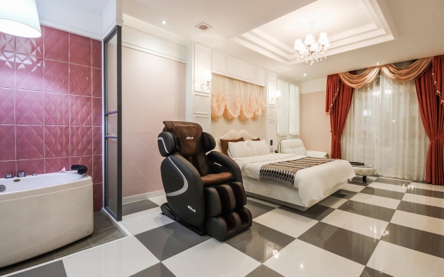 room detail thumbnail 0