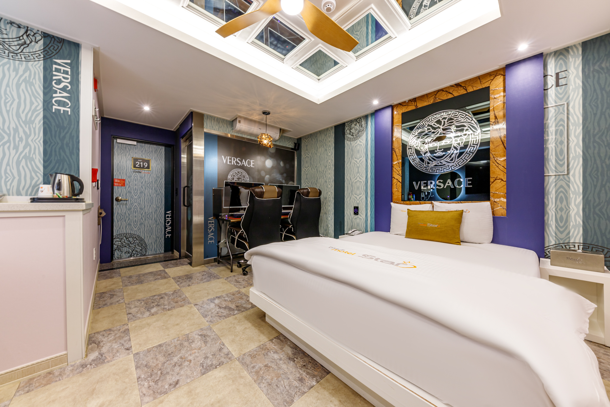 room detail thumbnail 2