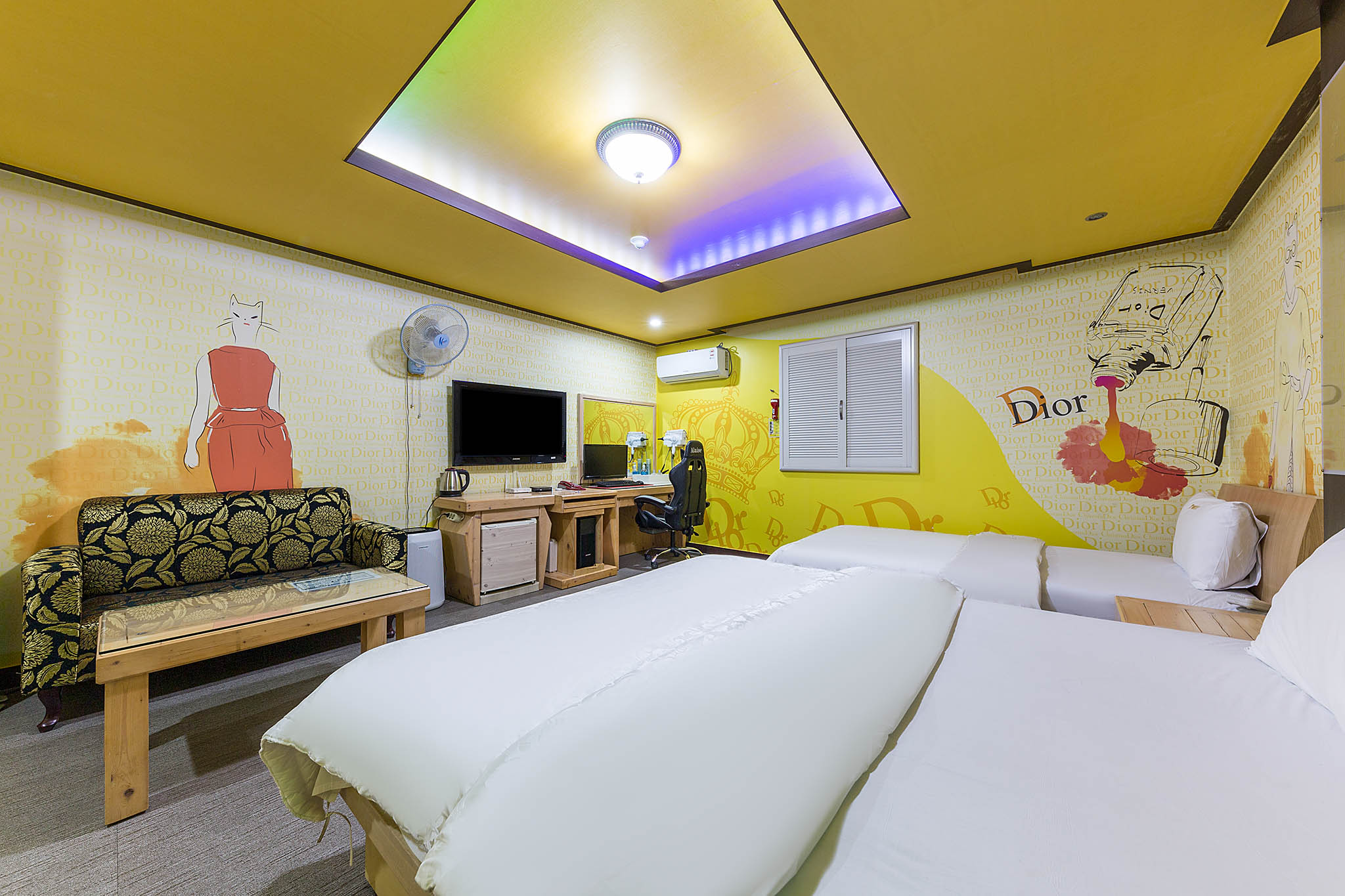 room detail thumbnail 1