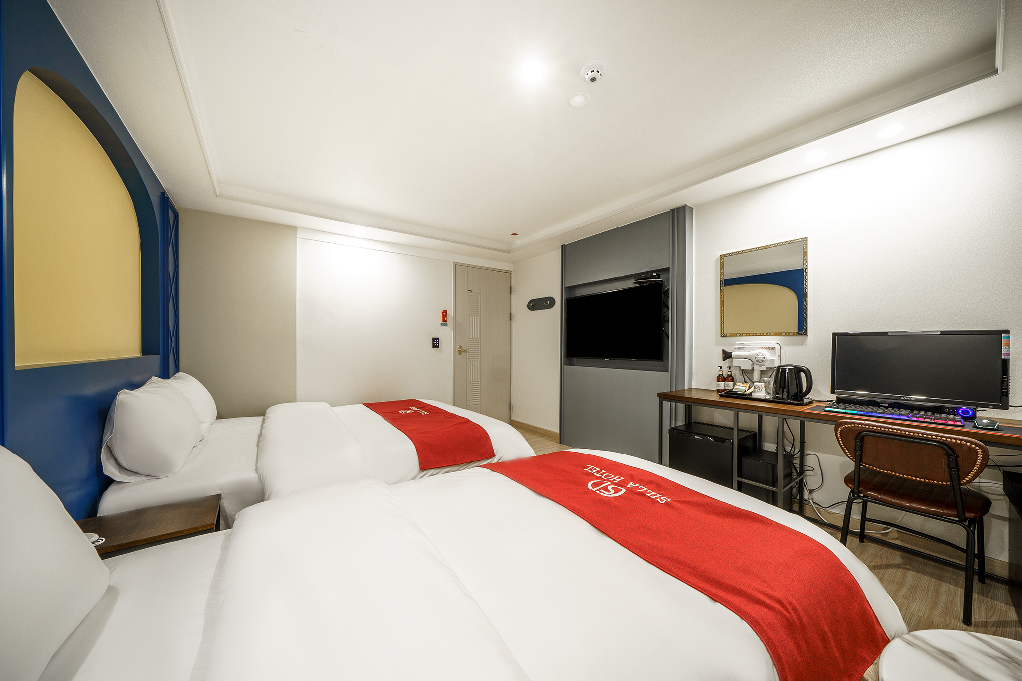 room detail thumbnail 2