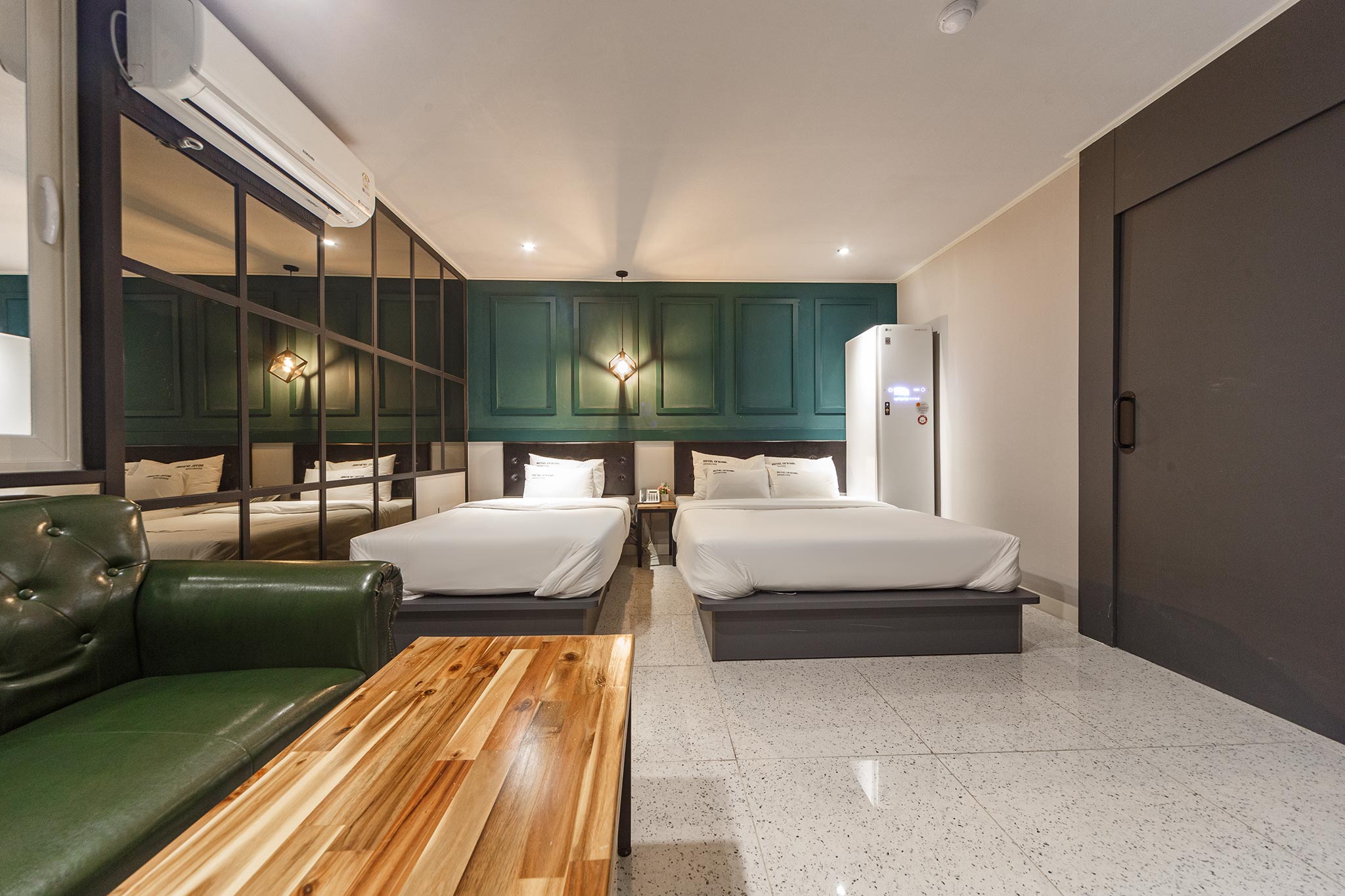 room detail thumbnail 1