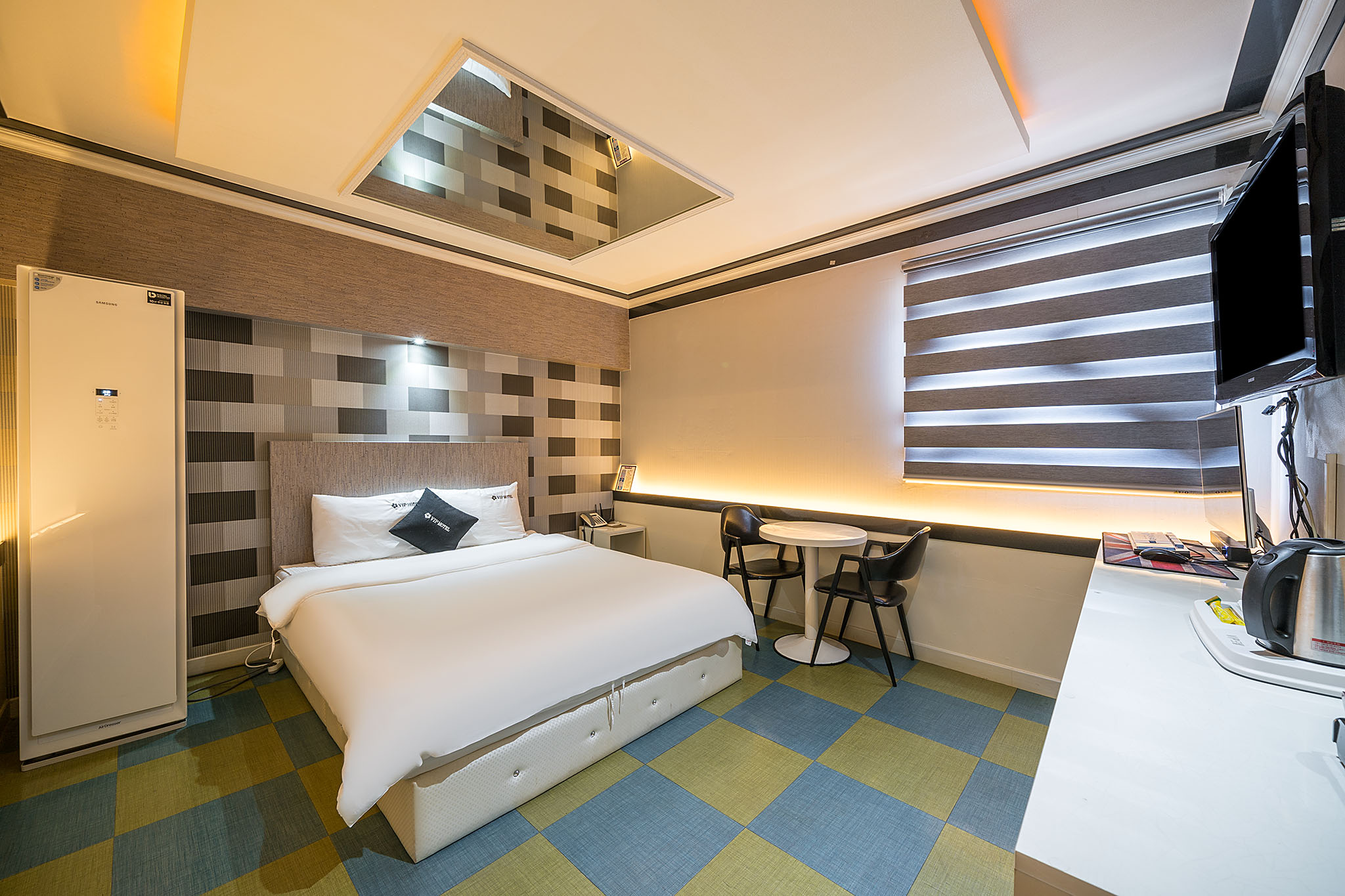 room detail thumbnail 0