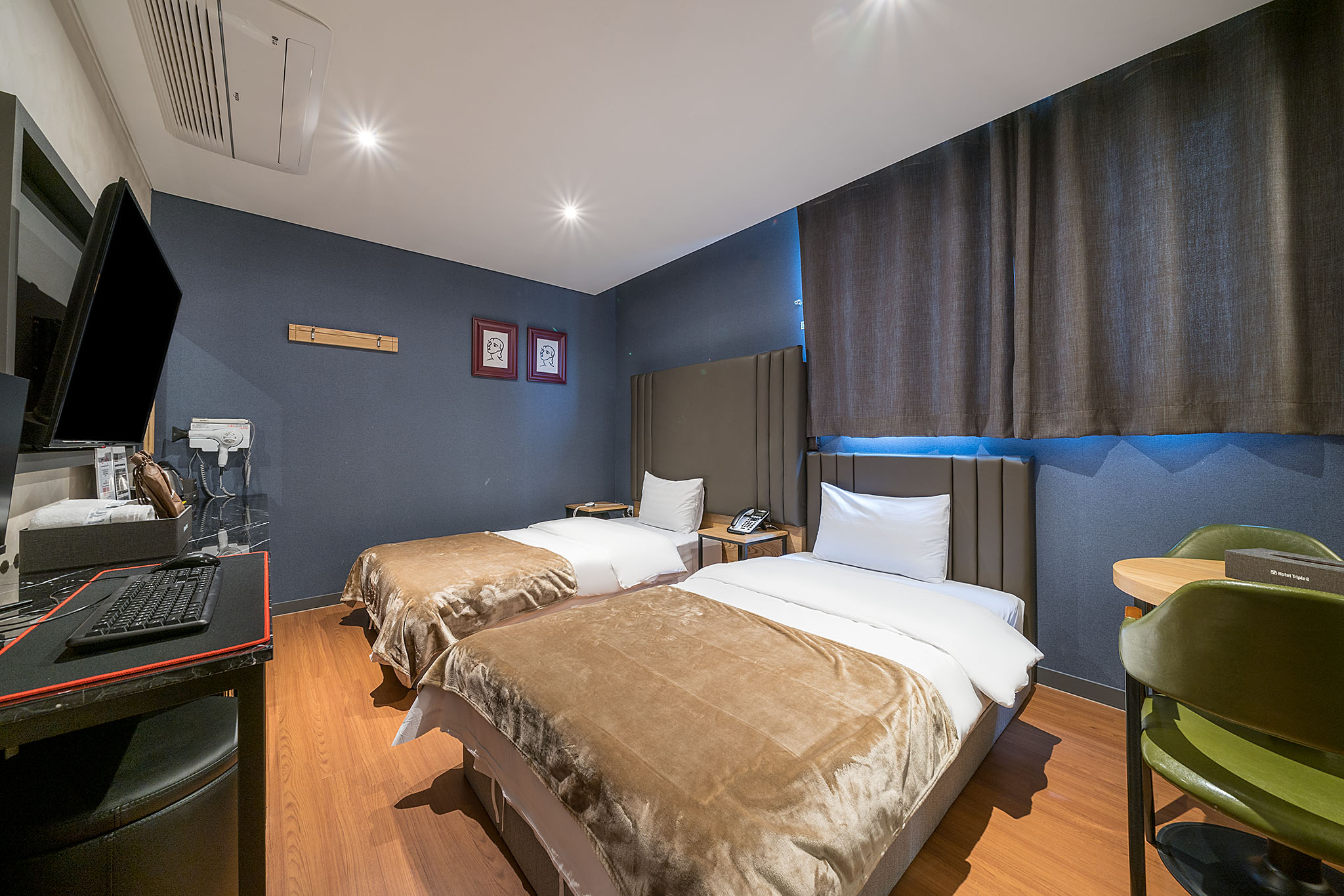 room detail thumbnail 1