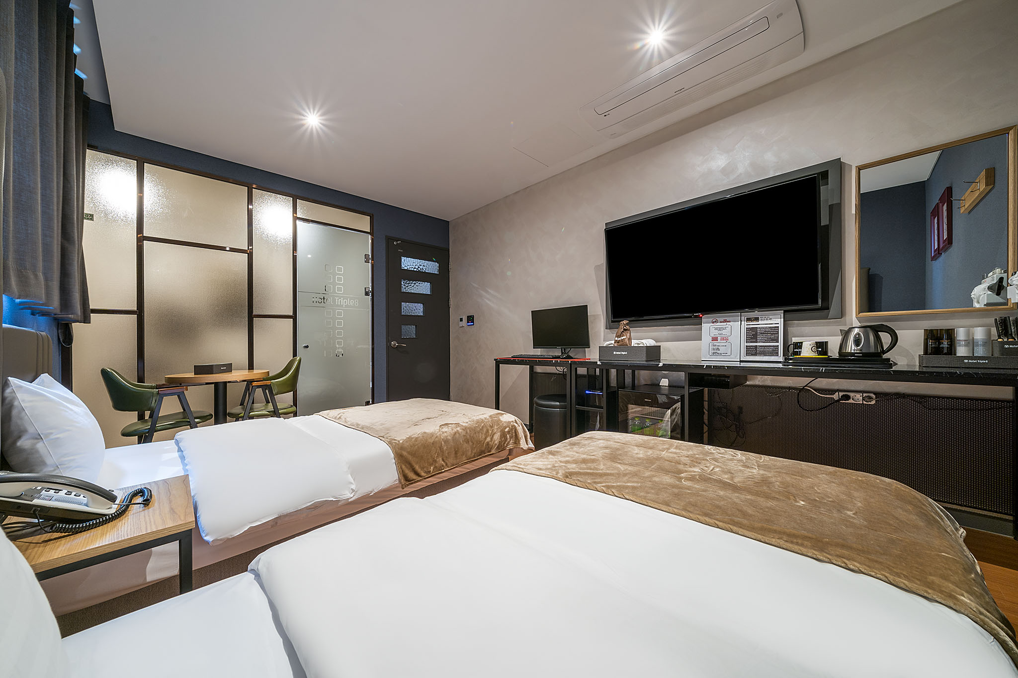 room detail thumbnail 2