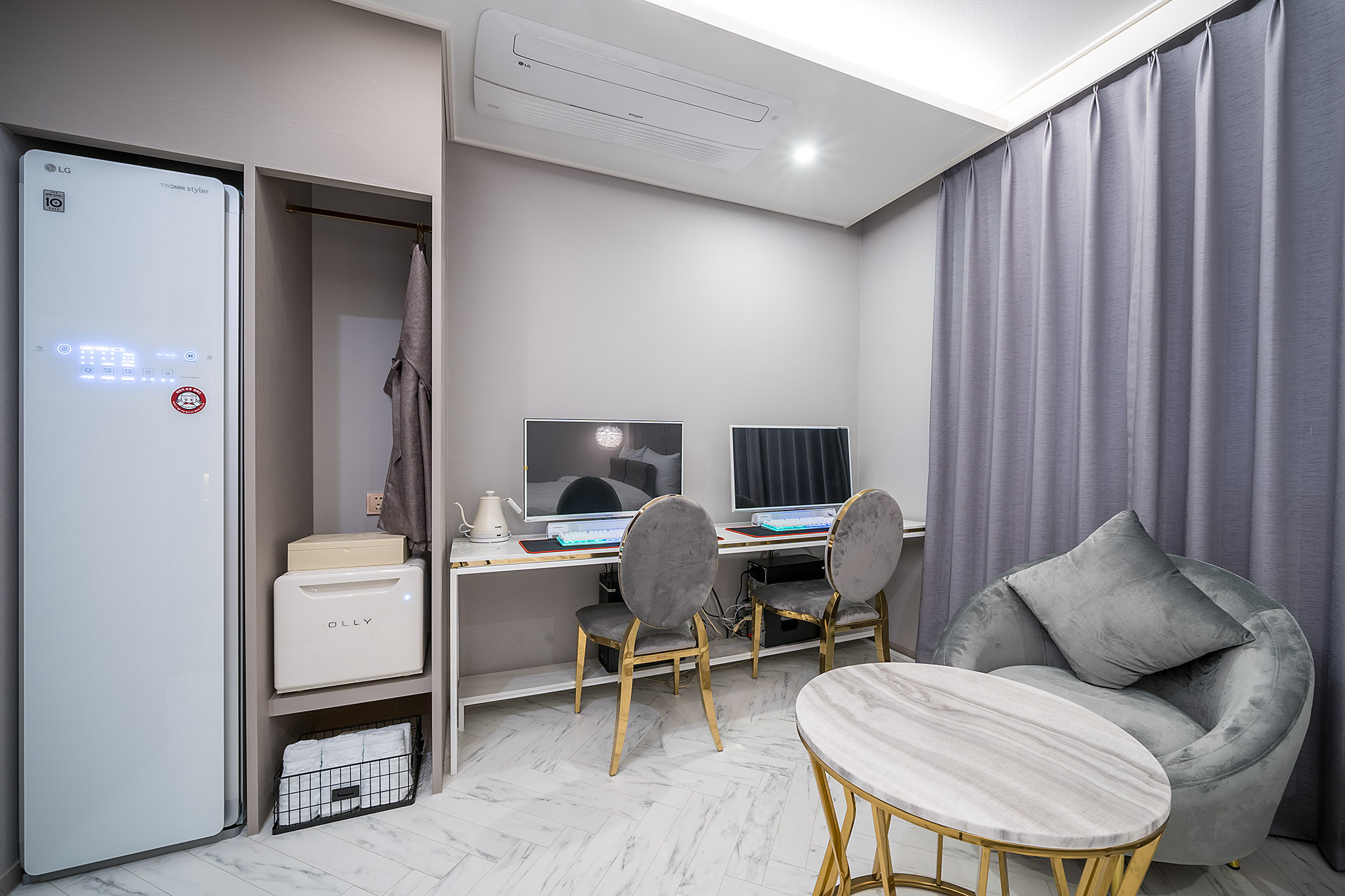 room detail thumbnail 2