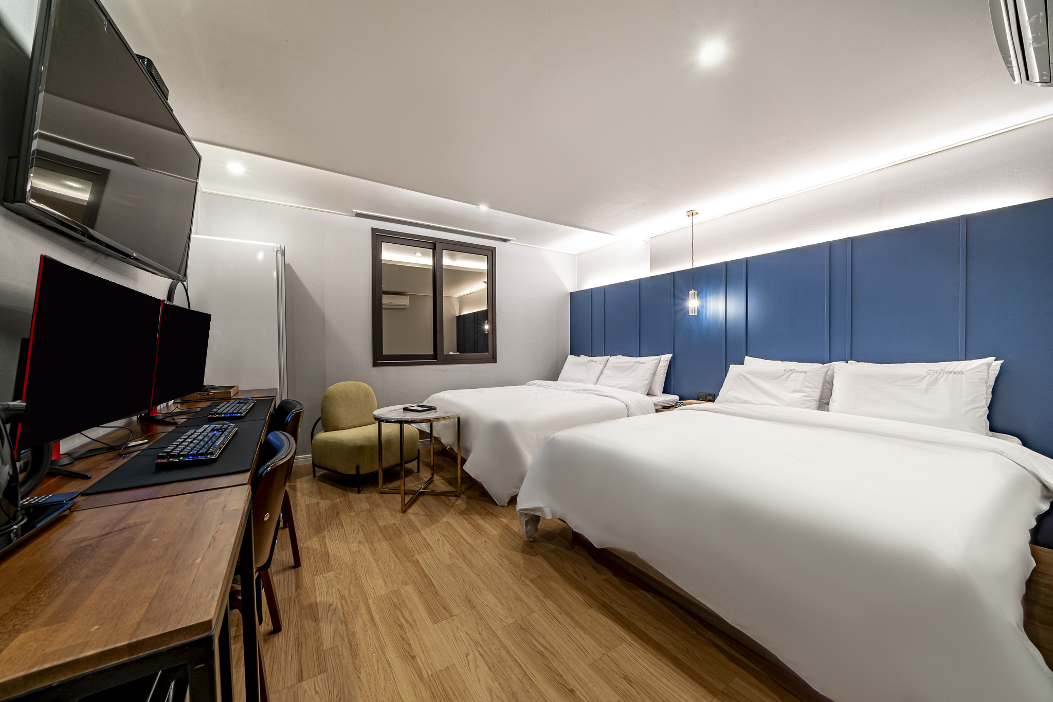 room detail thumbnail 2