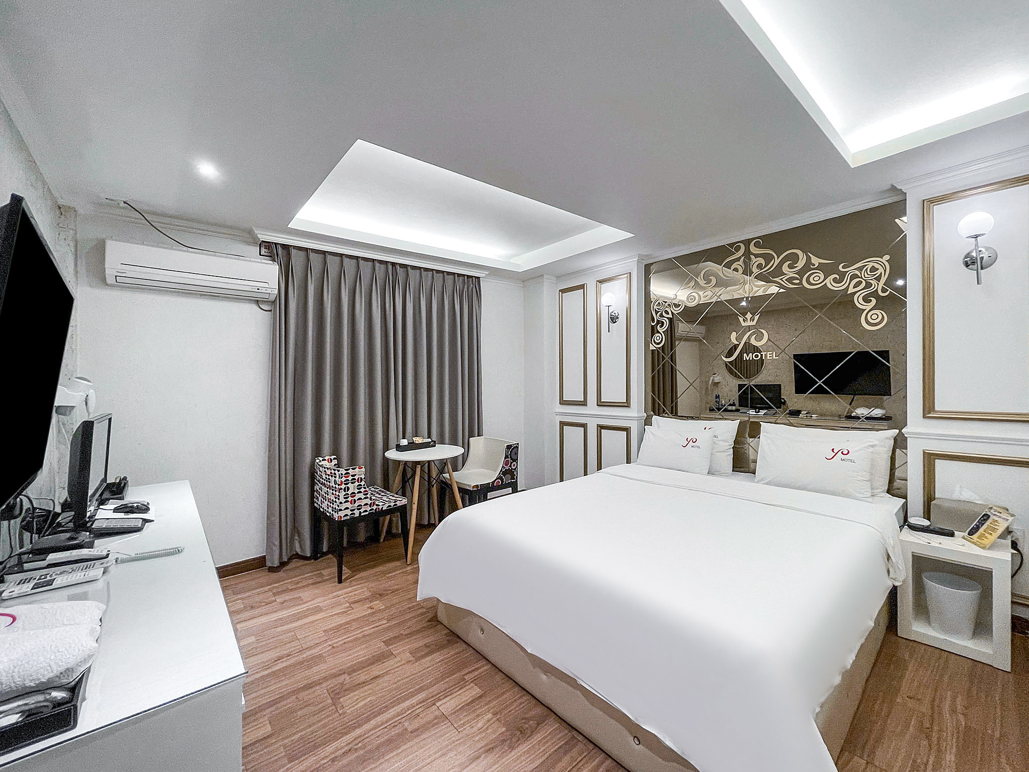 room detail thumbnail 2