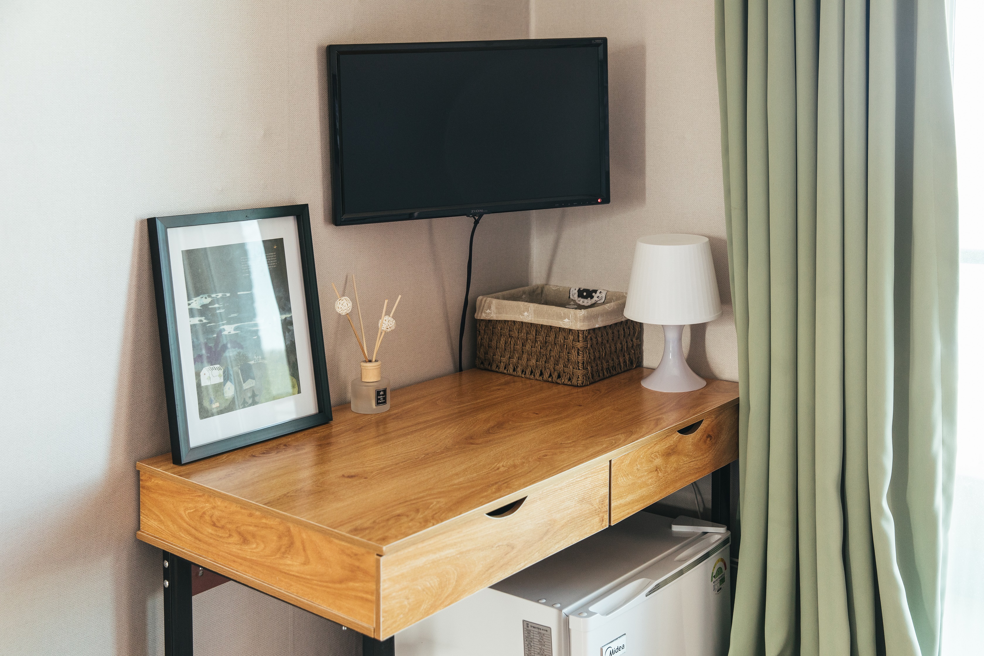 room detail thumbnail 2