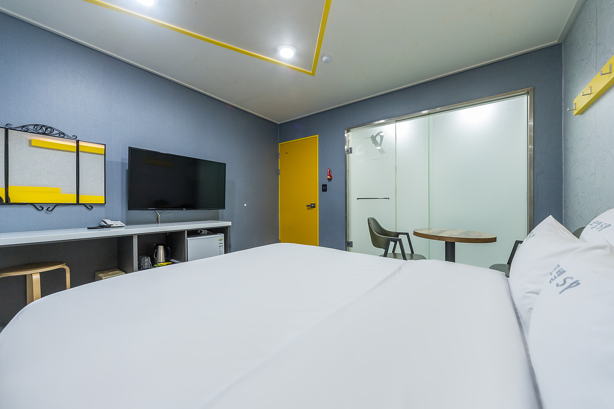 room detail thumbnail 2