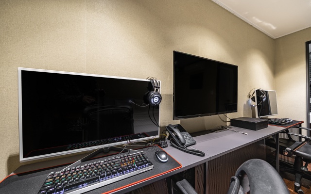 room detail thumbnail 2