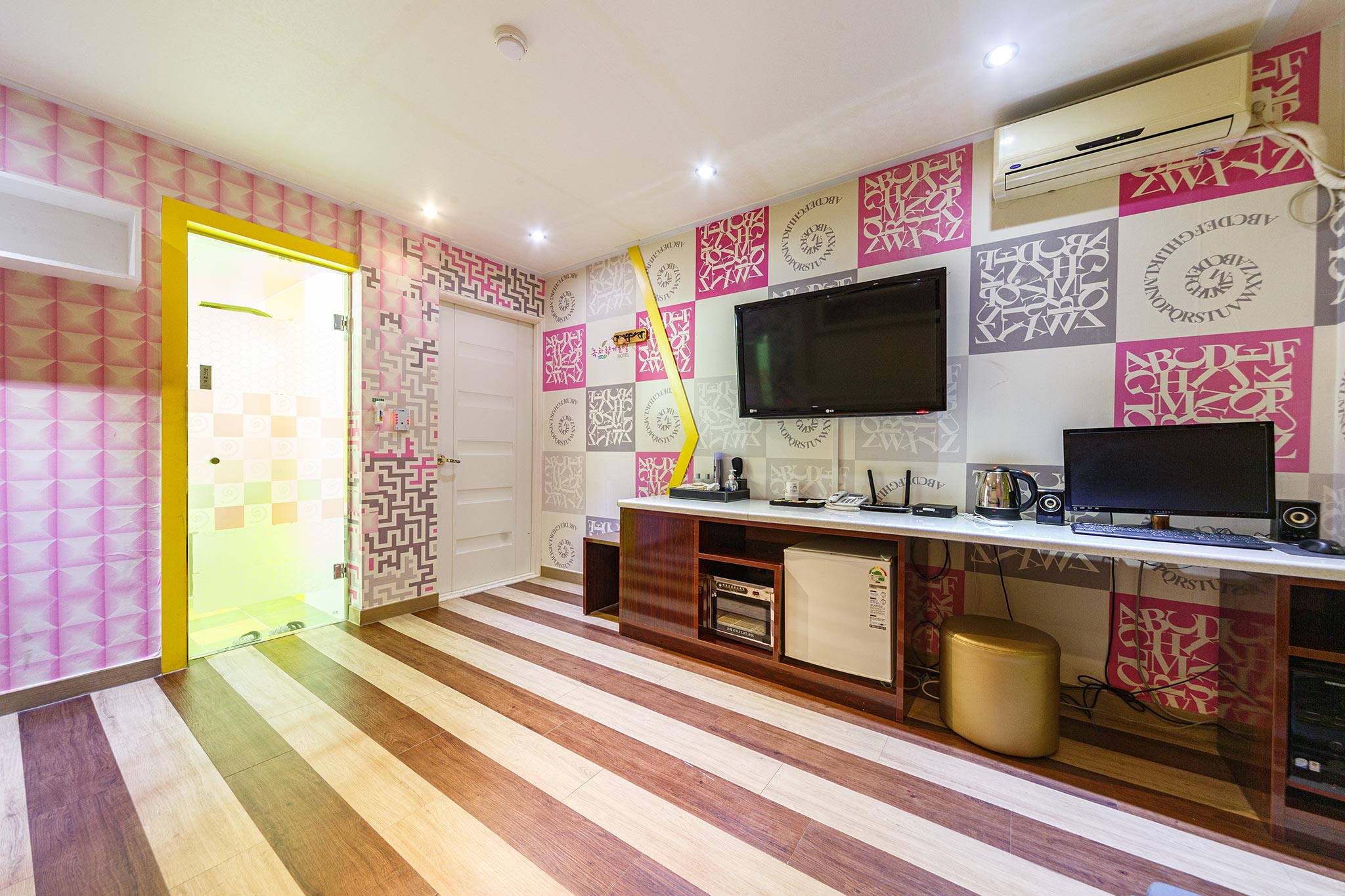 room detail thumbnail 2