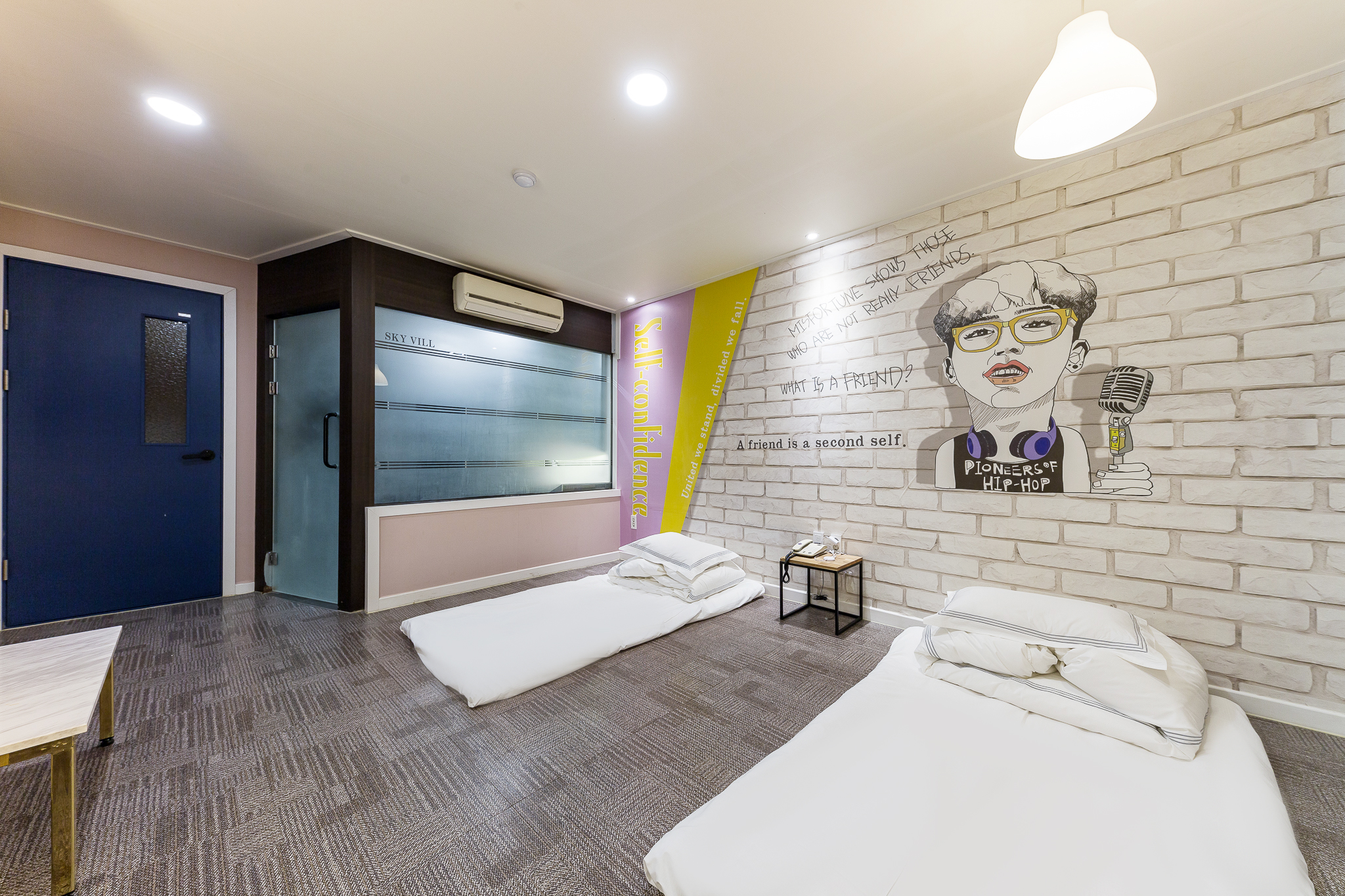 room detail thumbnail 2