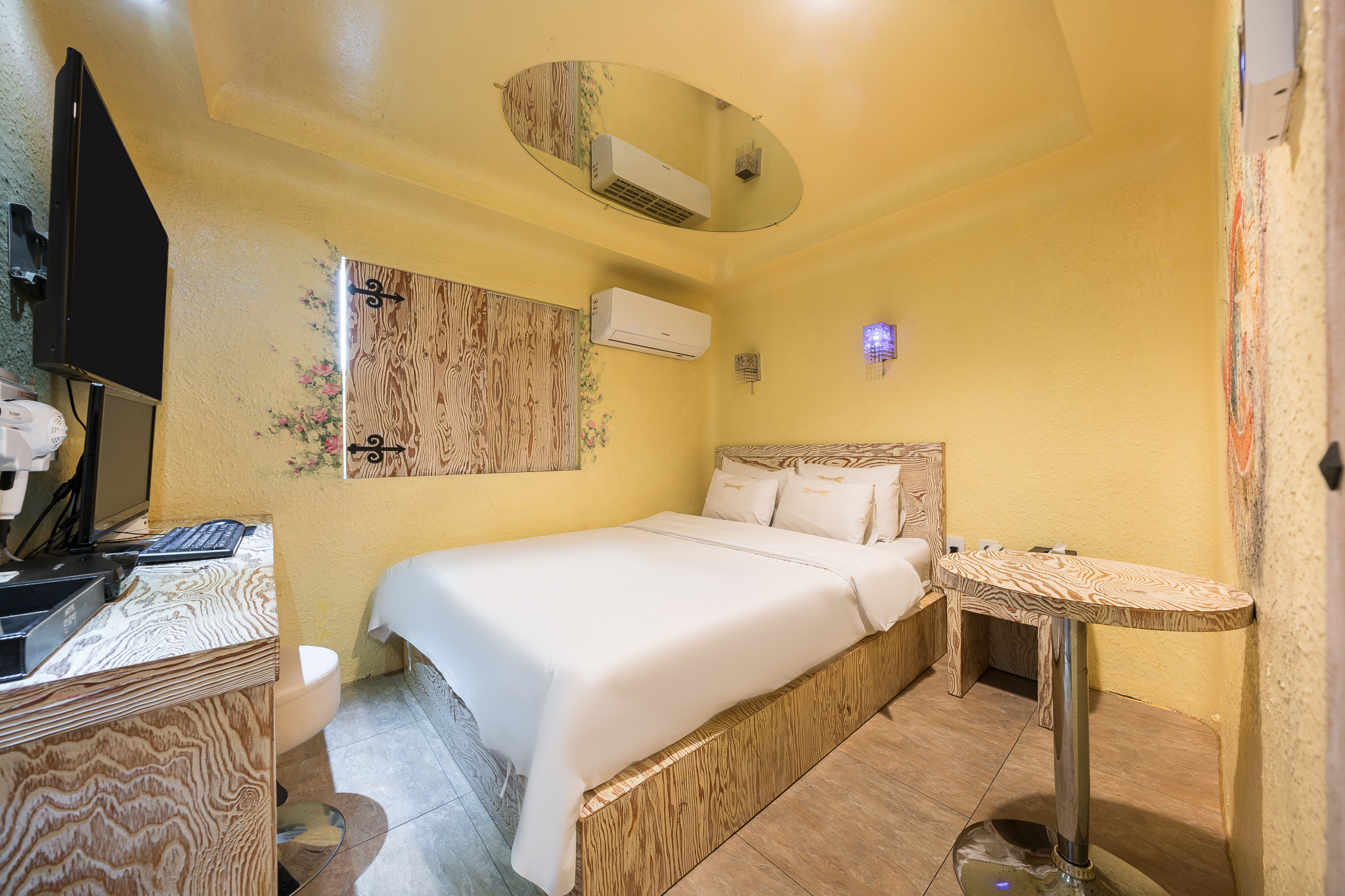 room detail thumbnail 0