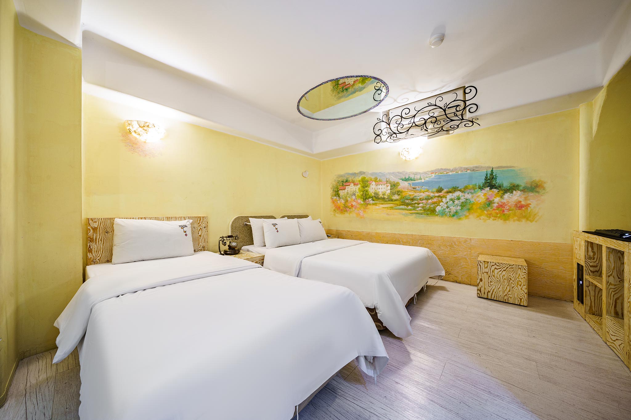 room detail thumbnail 1