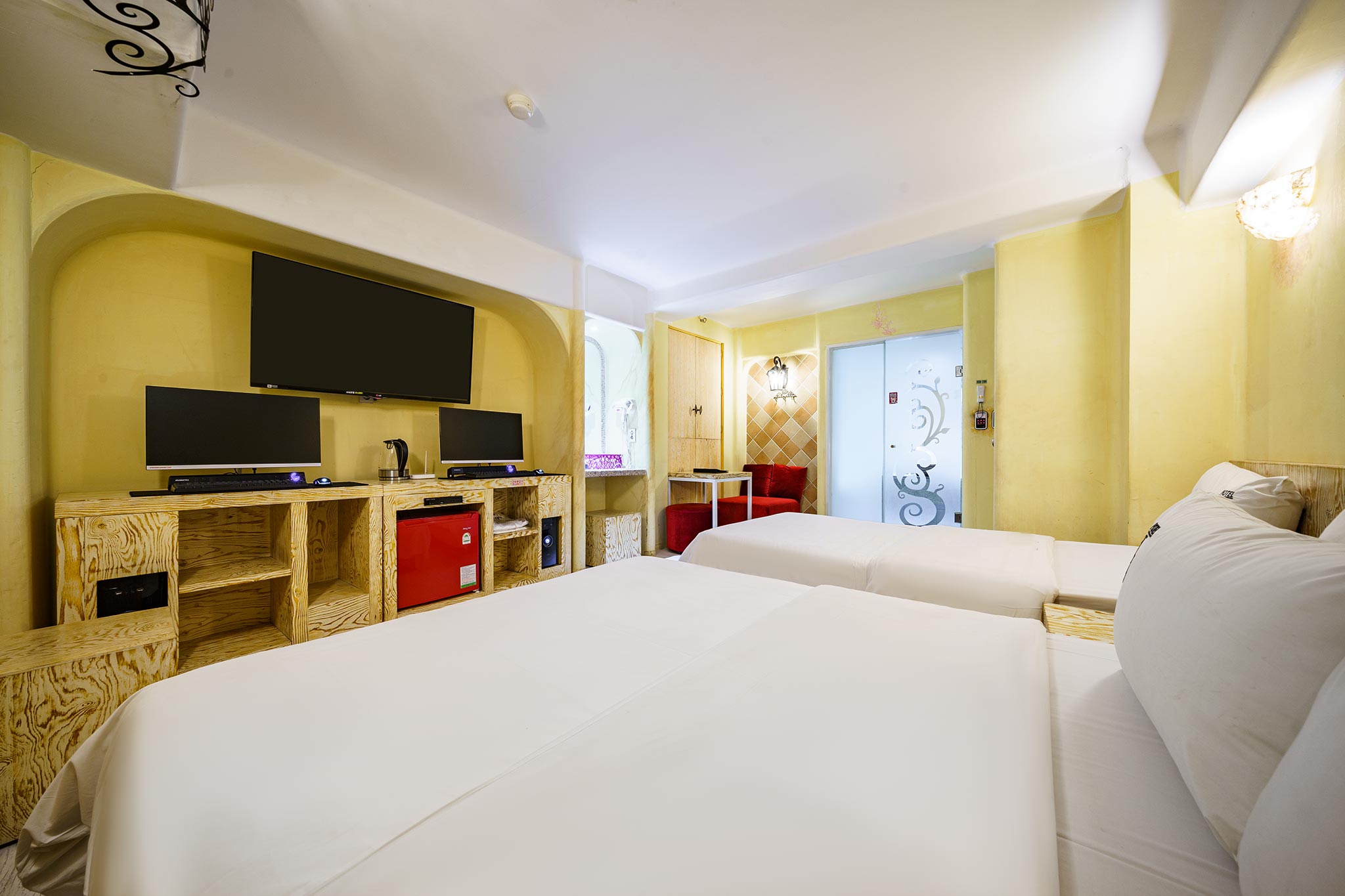 room detail thumbnail 2