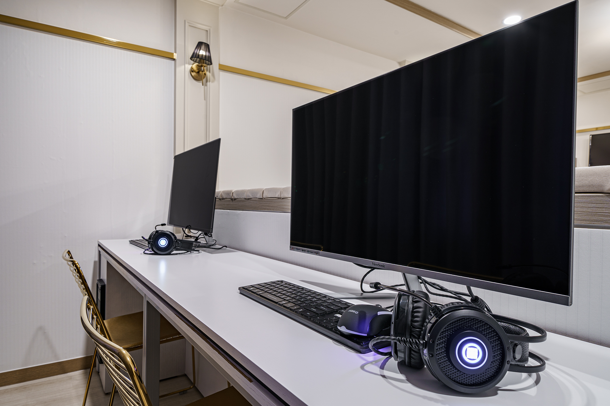 room detail thumbnail 2