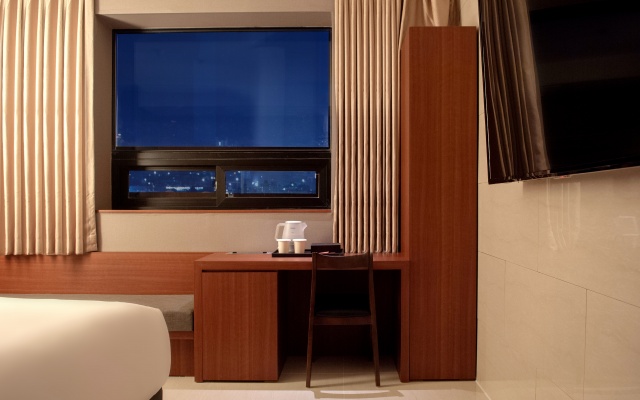 room detail thumbnail 2