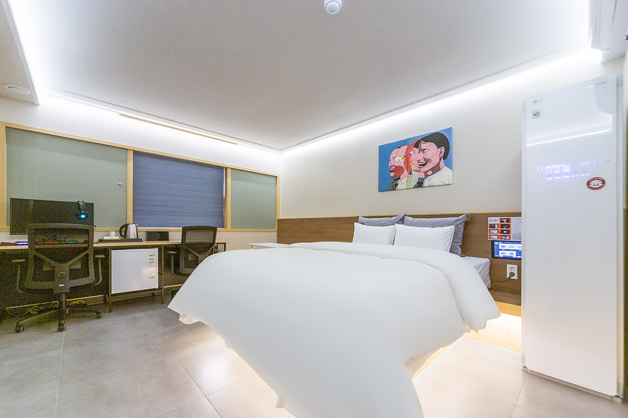 room detail thumbnail 1