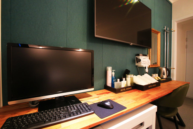 room detail thumbnail 2