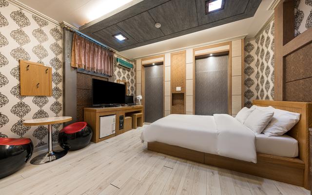 room detail thumbnail 0