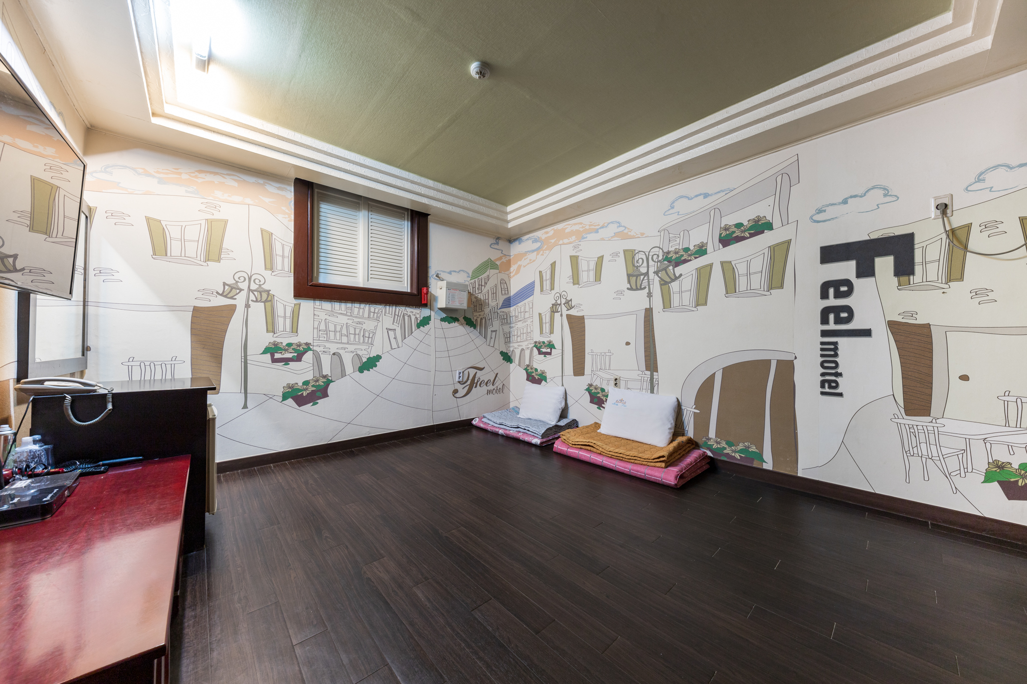 room detail thumbnail 1