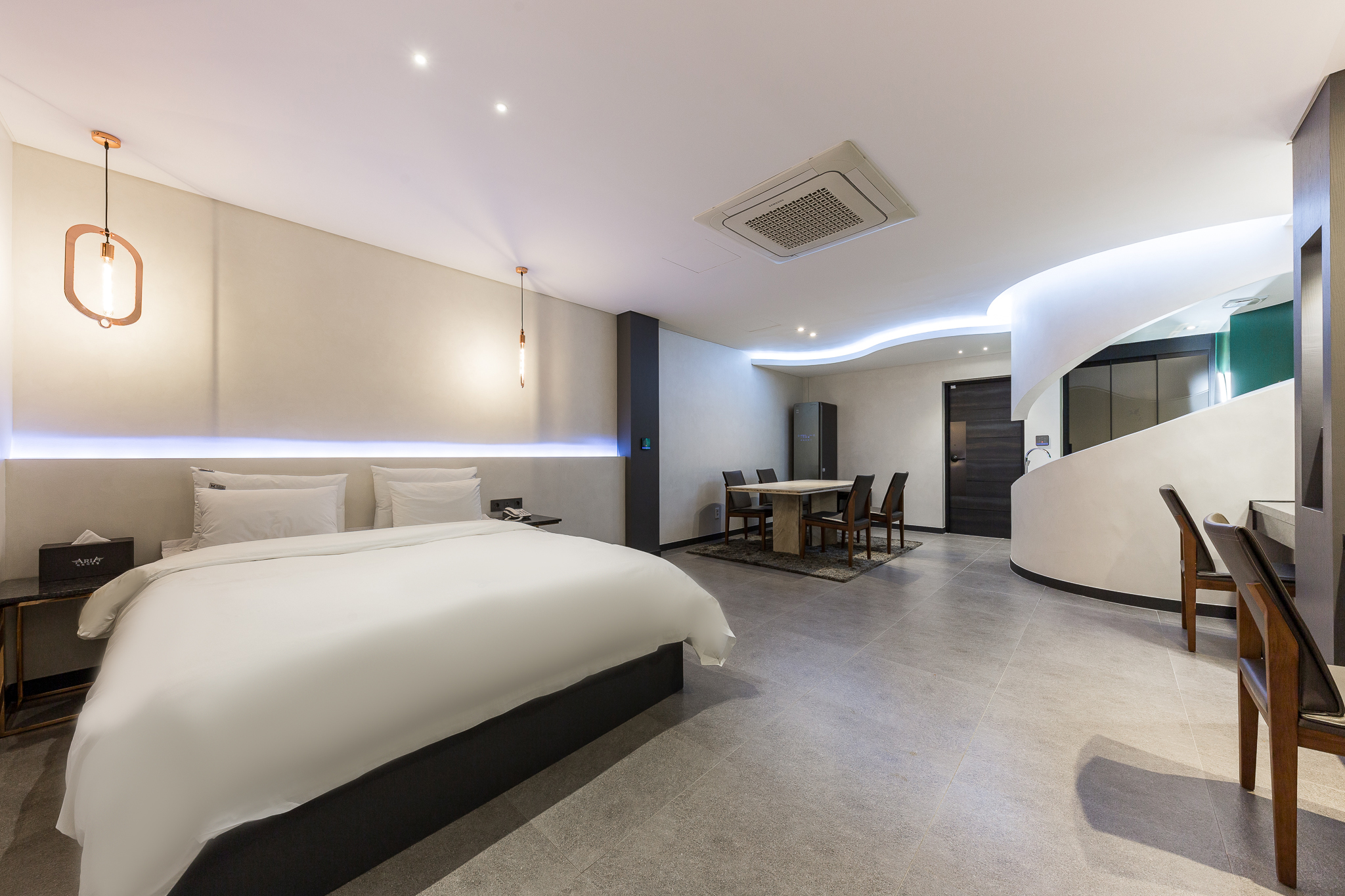 room detail thumbnail 2