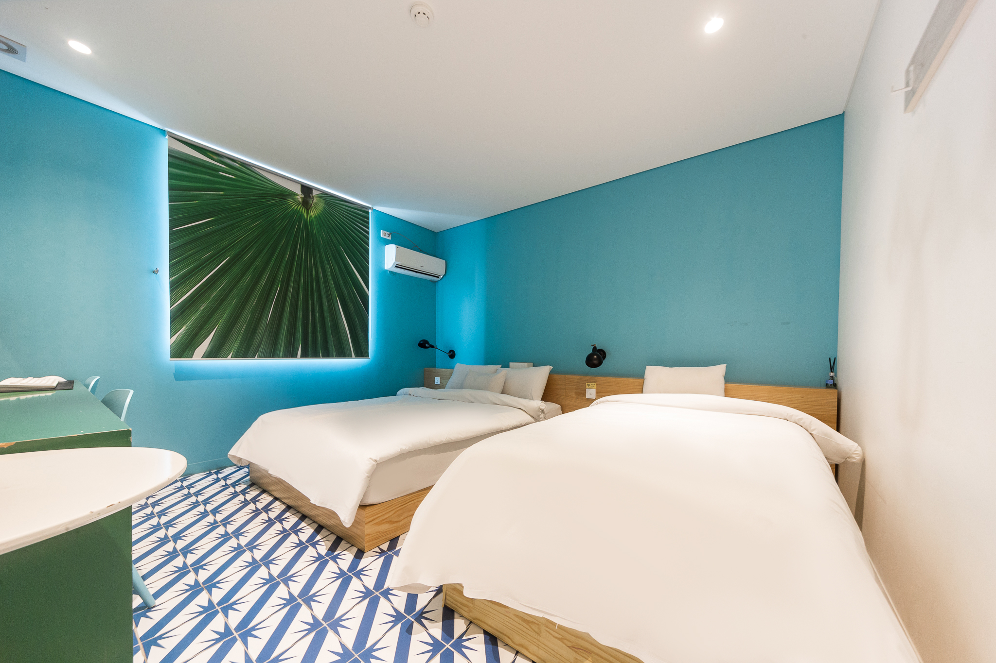 room detail thumbnail 0