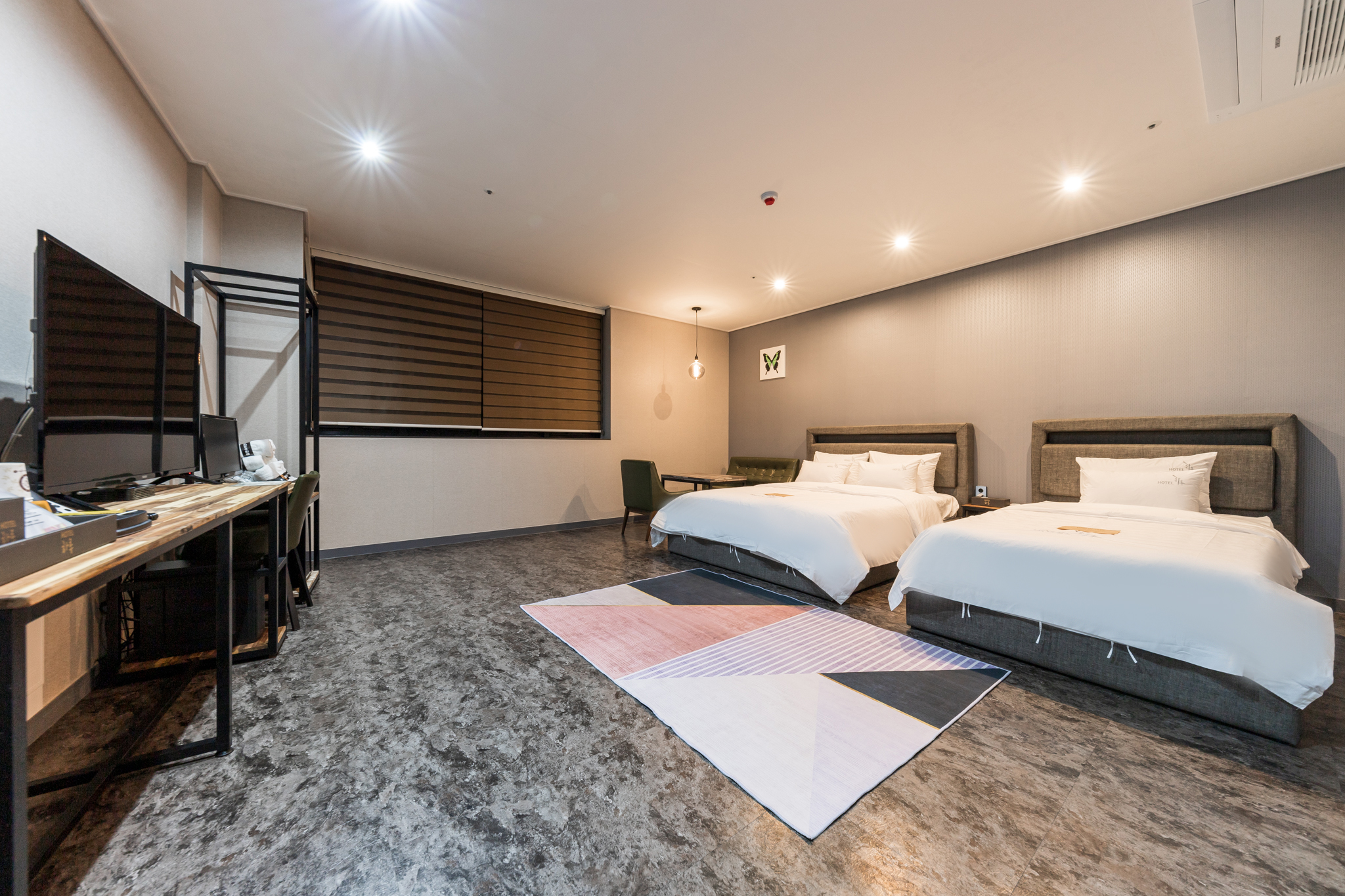 room detail thumbnail 1