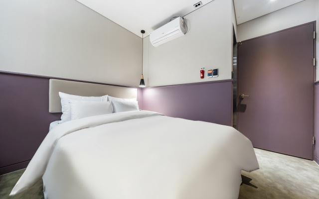room detail thumbnail 2