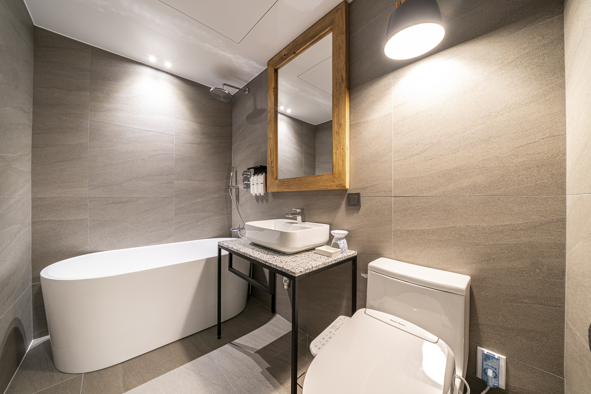 room detail thumbnail 2