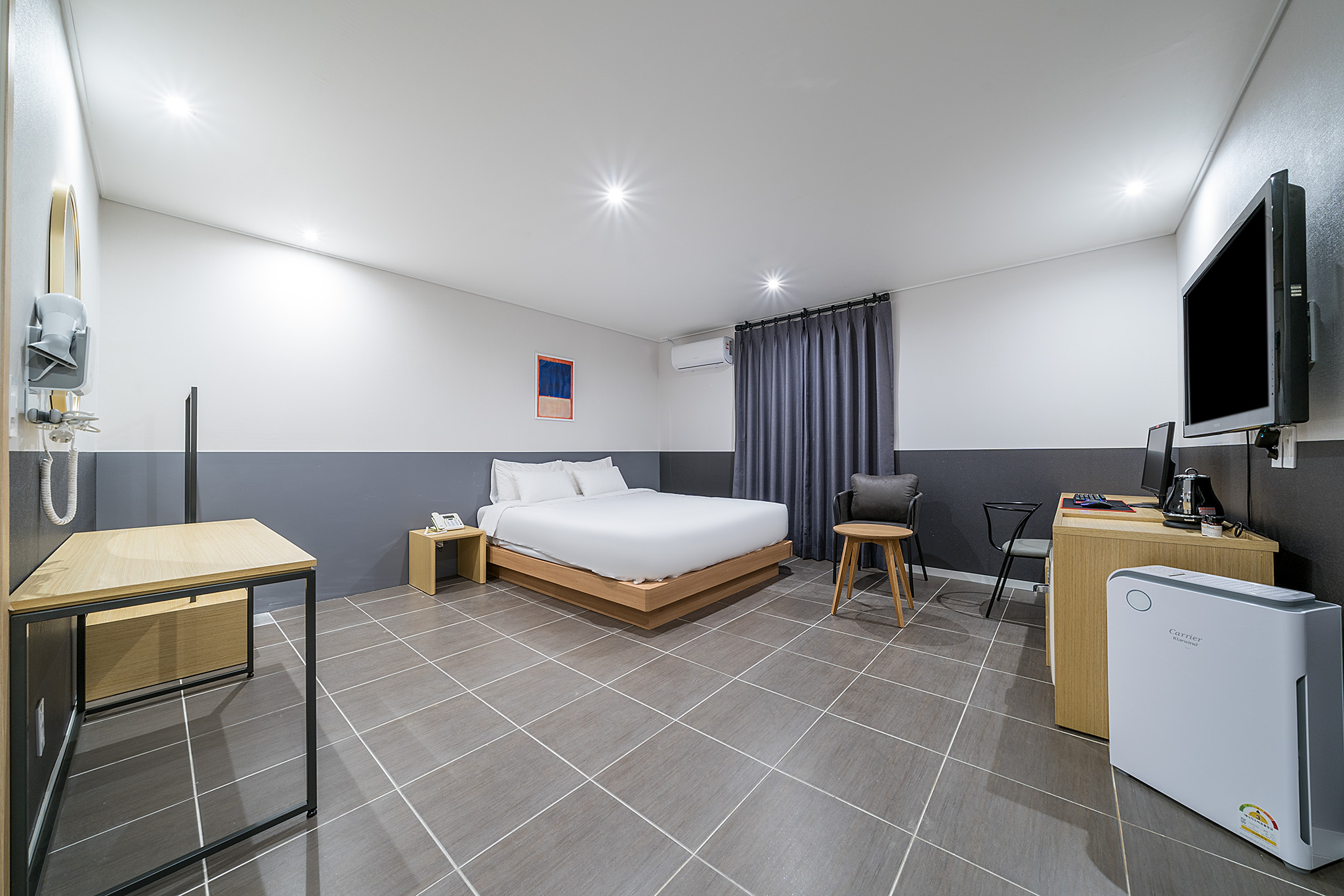 room detail thumbnail 2