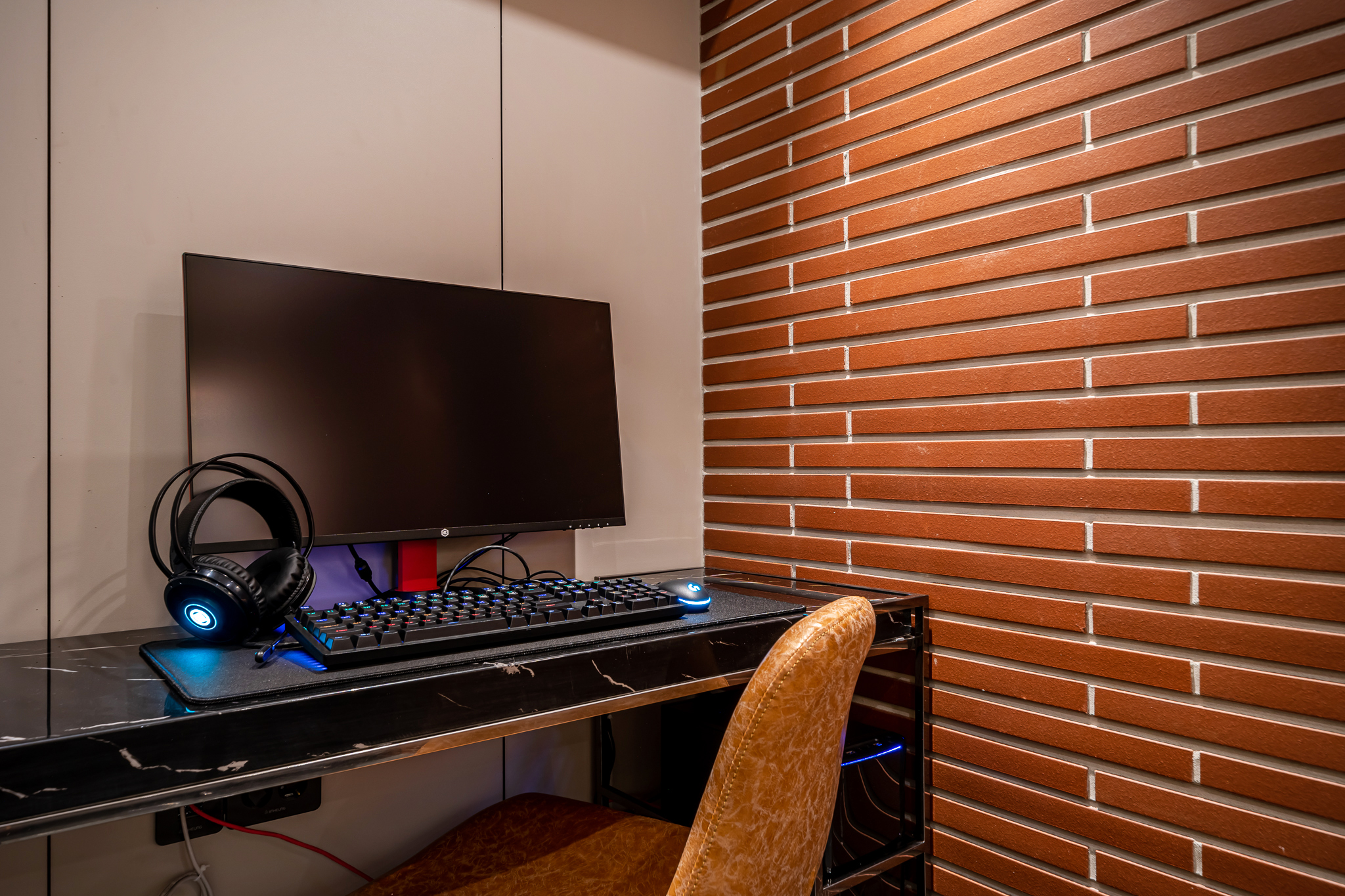 room detail thumbnail 2