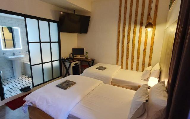 room detail thumbnail 1