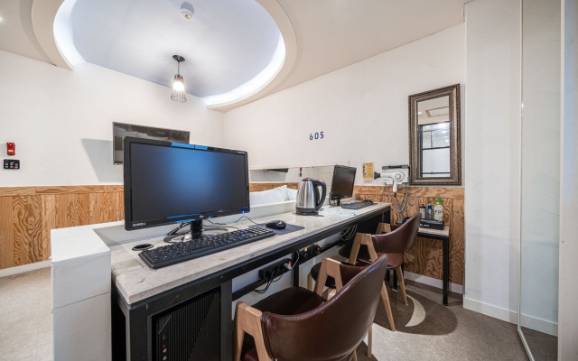 room detail thumbnail 2