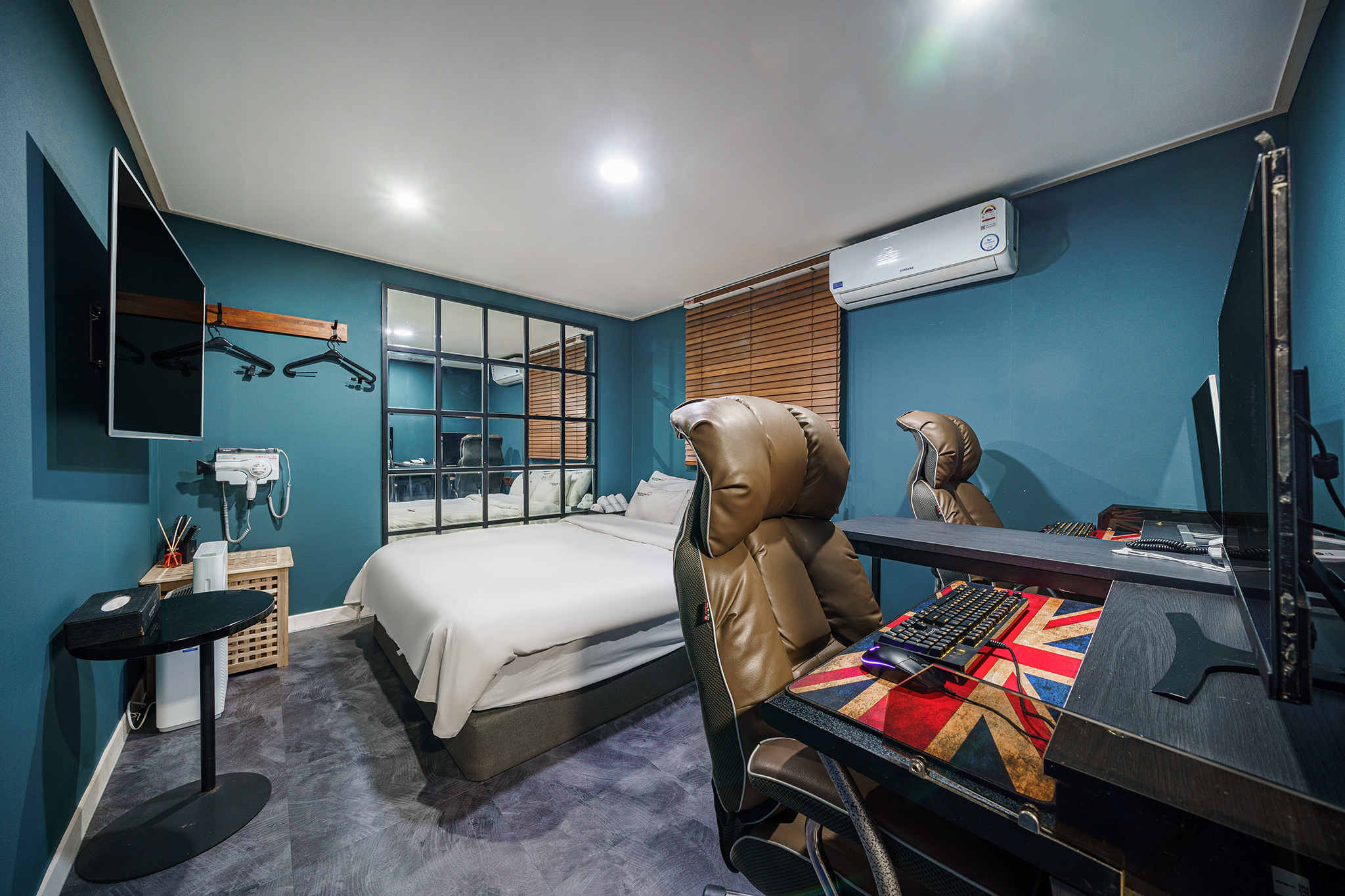 room detail thumbnail 0