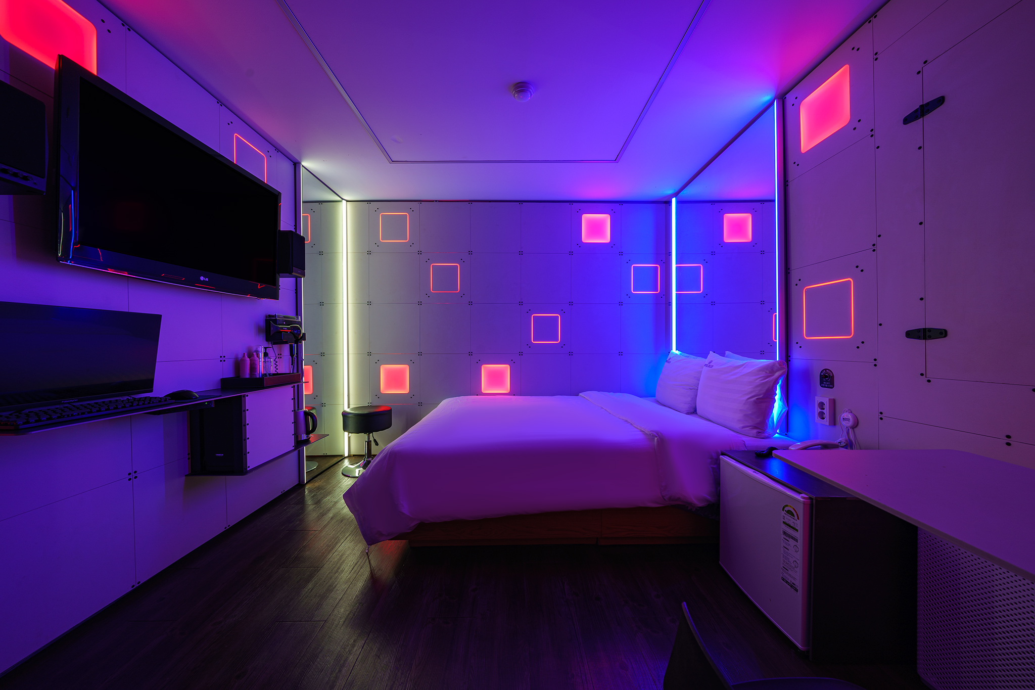 room detail thumbnail 2