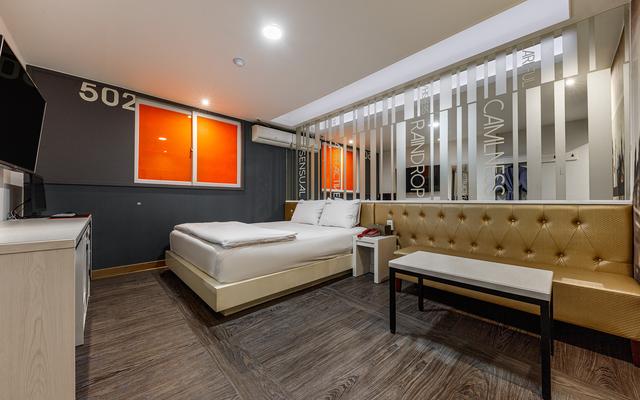 room detail thumbnail 0