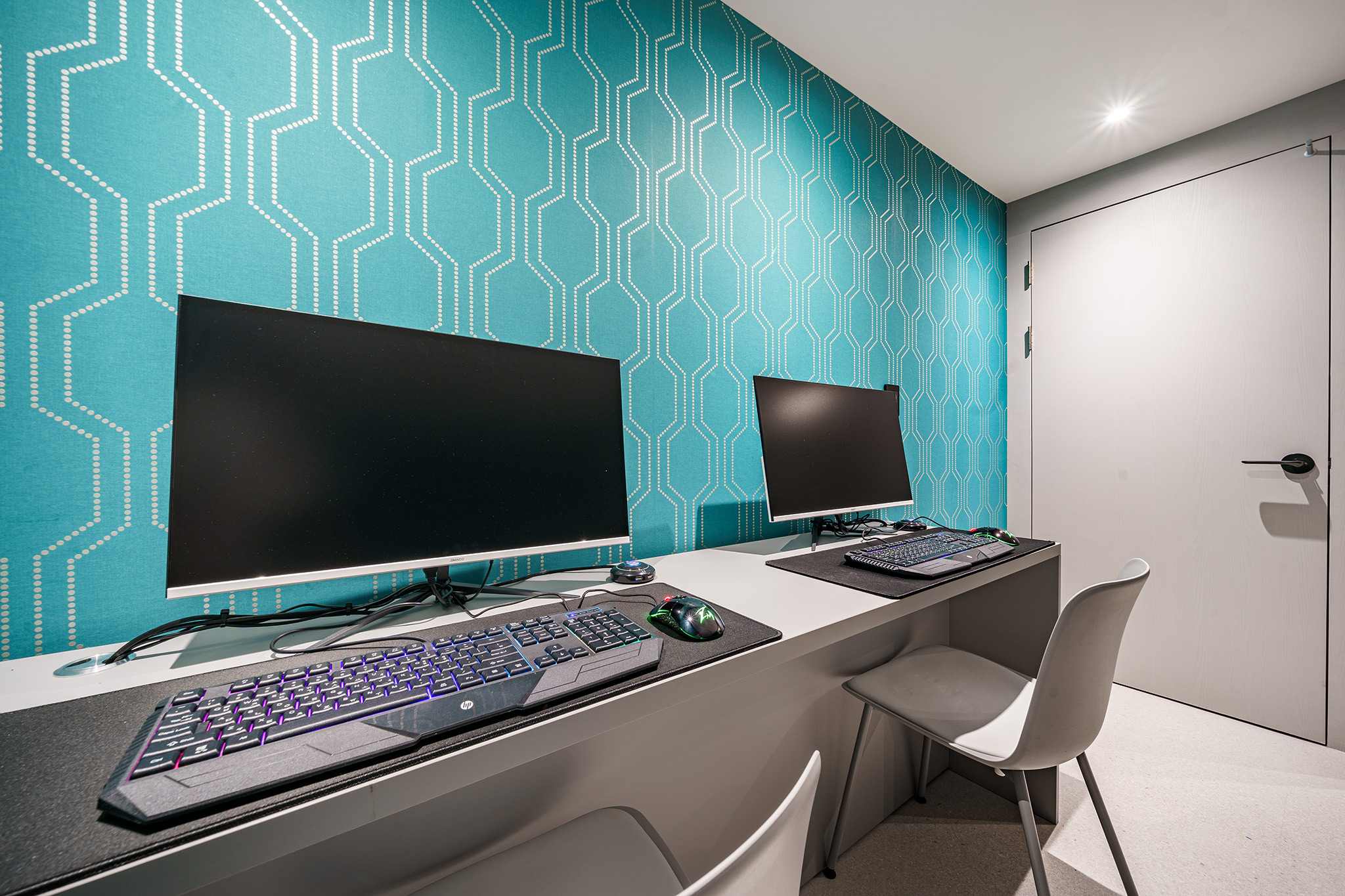 room detail thumbnail 2