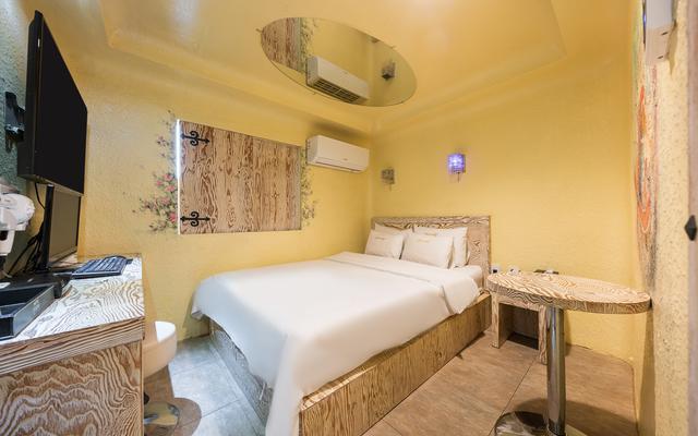 room detail thumbnail 1